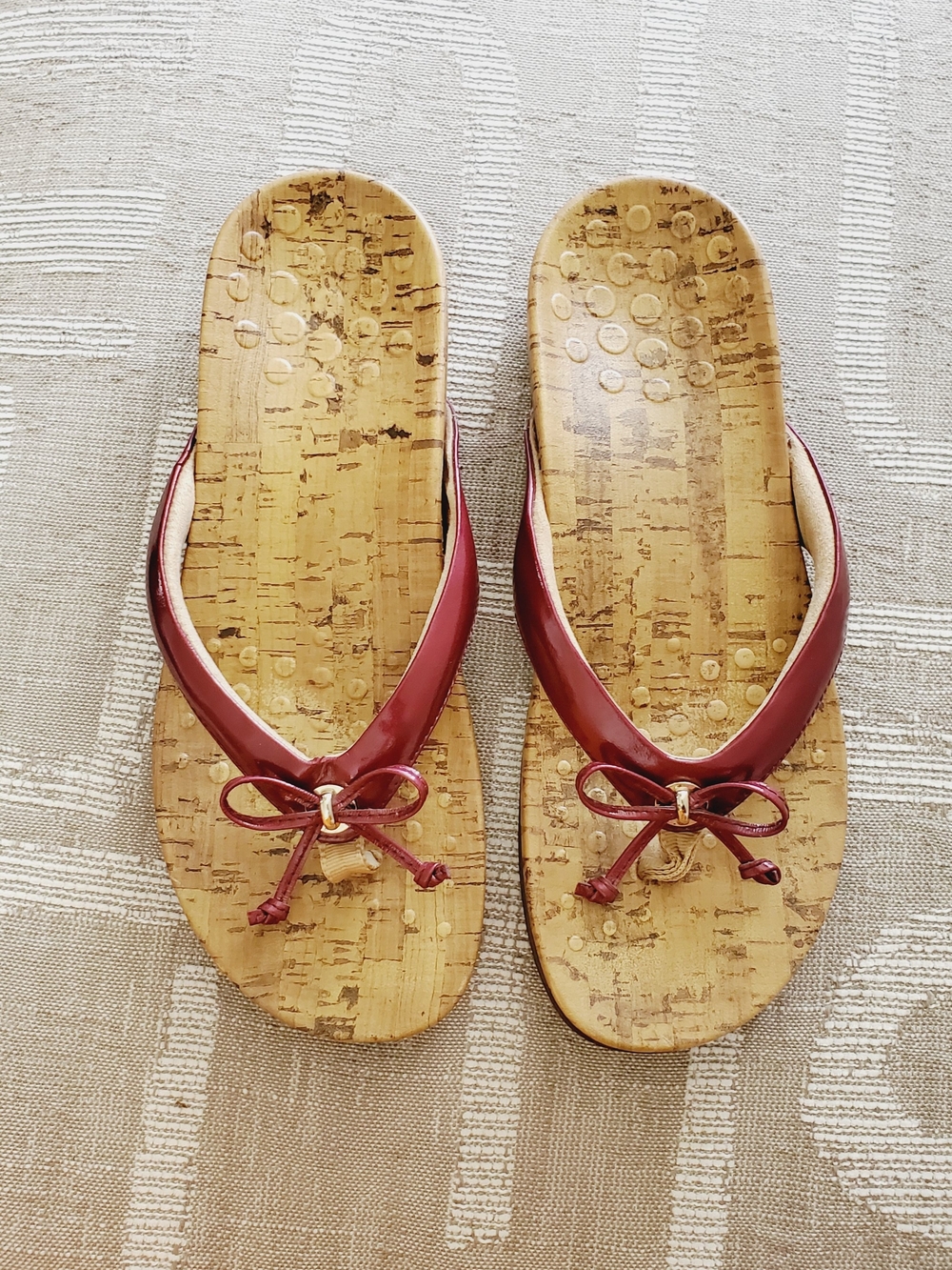 Vionic Cassie Bow Thong sandals Red Patent Leather Size 8